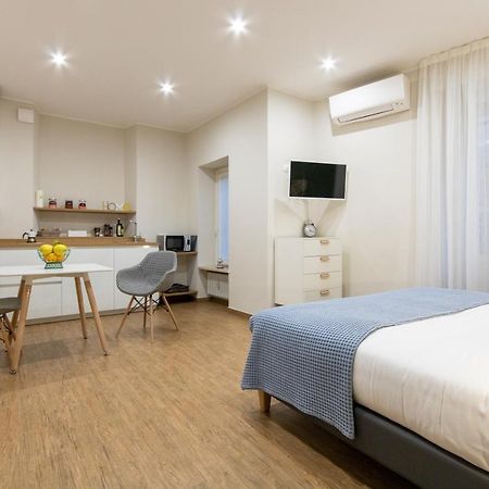 Aqualago Casa Vacanze Apartment E แวร์บาเนีย ภายนอก รูปภาพ