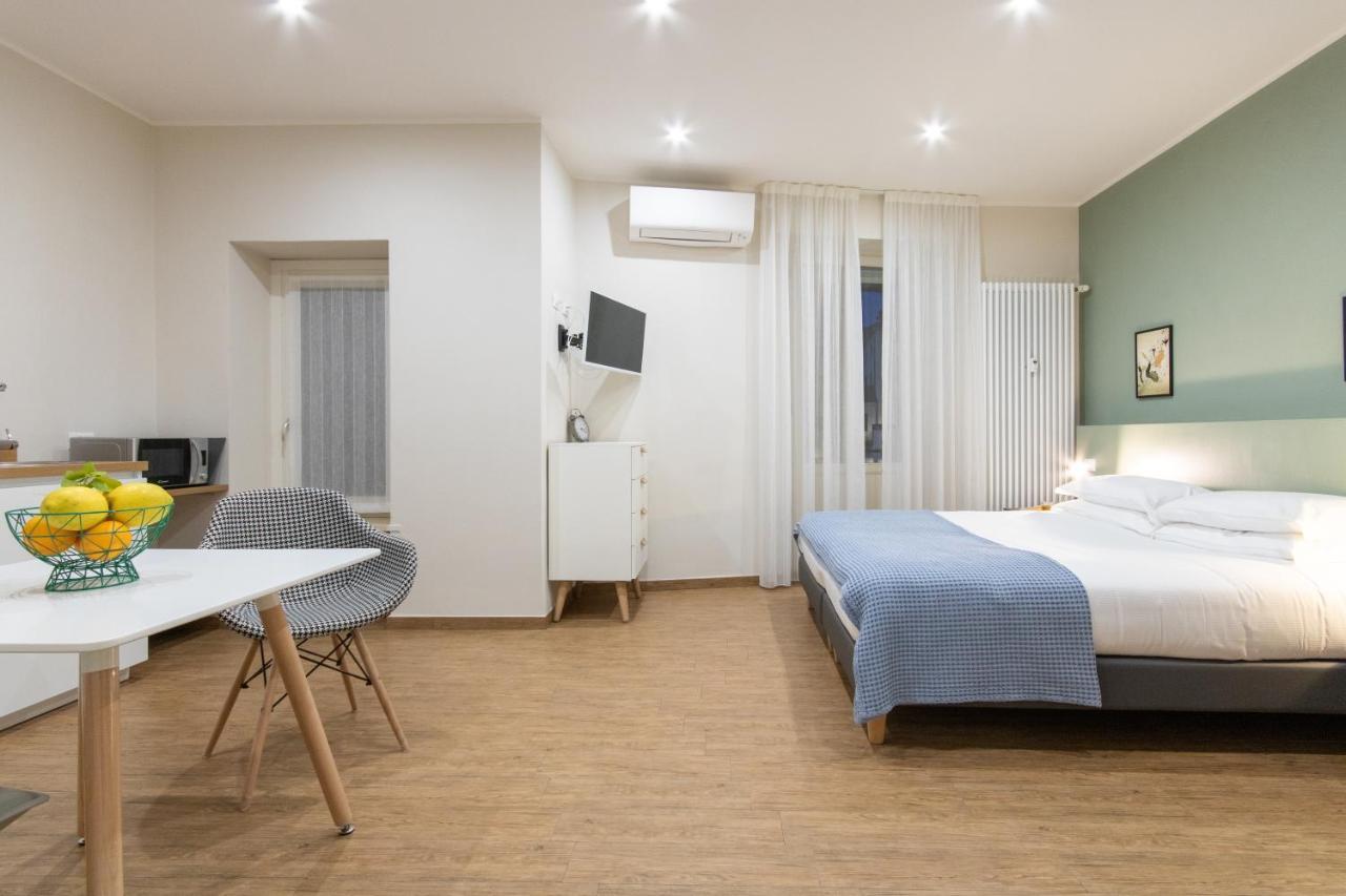 Aqualago Casa Vacanze Apartment E แวร์บาเนีย ภายนอก รูปภาพ
